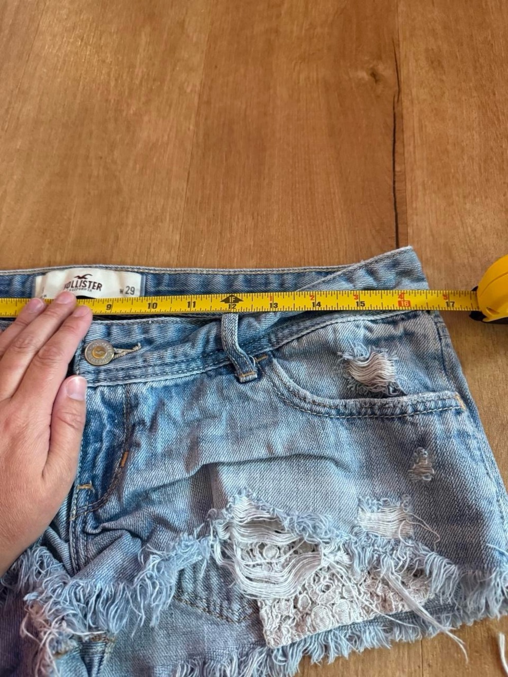 Vintage Hollister Distressed Lace Denim Shorts Size 9 / 29 - Picture 4 of 4